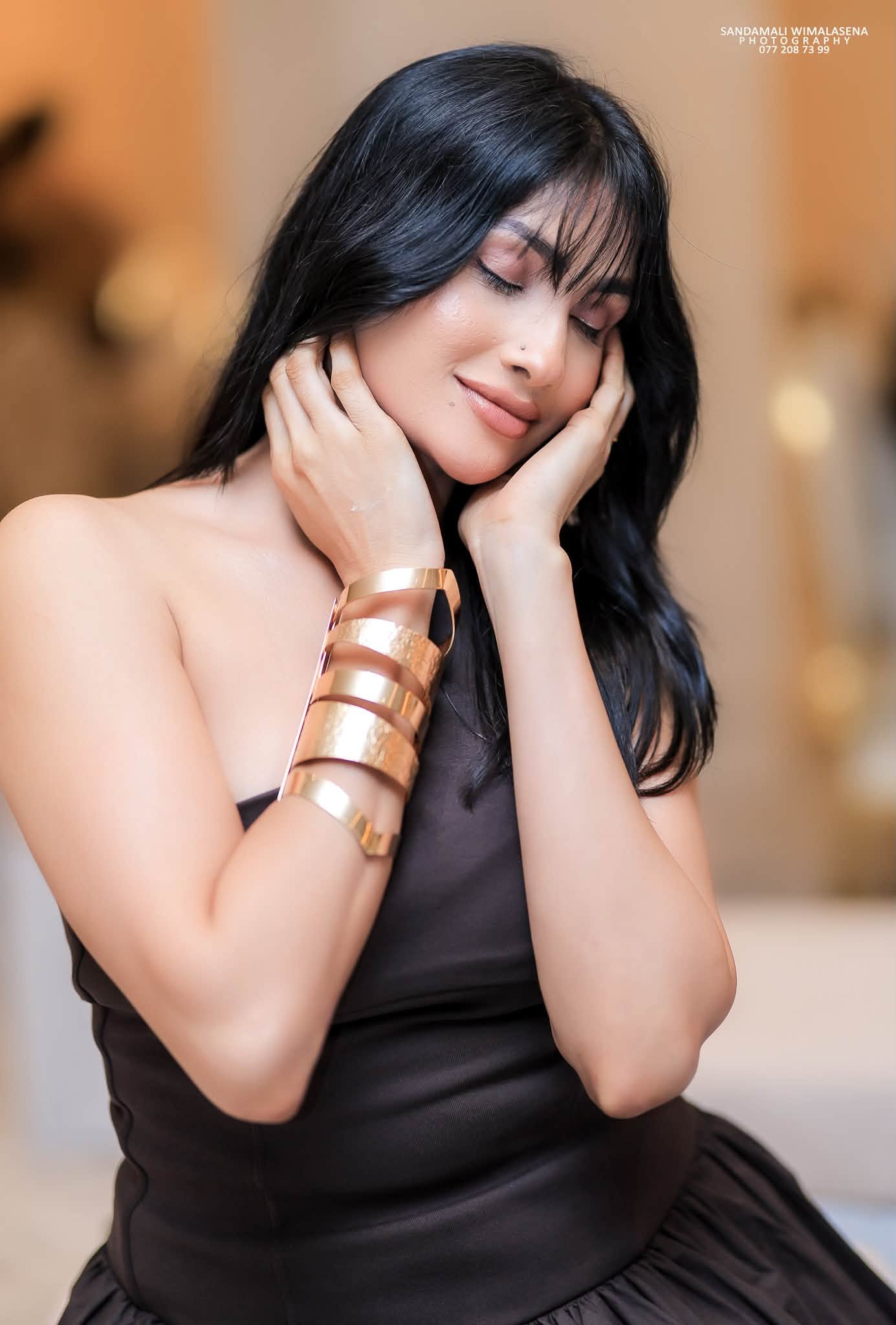 සමහර මිනිසුන්ගේ හැටි දැනගෙන අයින් වුණා....කරපු දේවල් ගොඩක් දන්නවා, හැබැයි දන්නේ නෑ වගේ ඒ අයව ඈත් කළා... නිලුෂි පවන්‍යයා ලස්සන ෆොටෝස් එක්ක ආපු හදවතට දැනෙන සටහන මෙන්න..