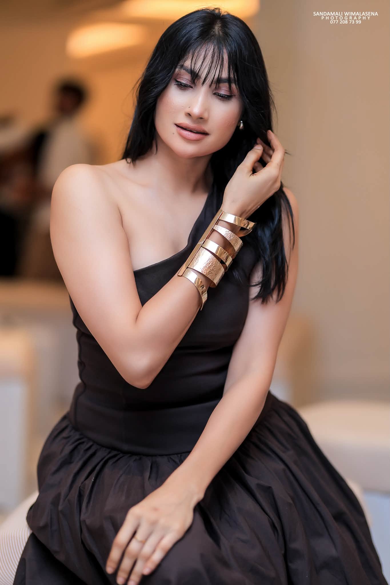 සමහර මිනිසුන්ගේ හැටි දැනගෙන අයින් වුණා....කරපු දේවල් ගොඩක් දන්නවා, හැබැයි දන්නේ නෑ වගේ ඒ අයව ඈත් කළා... නිලුෂි පවන්‍යයා ලස්සන ෆොටෝස් එක්ක ආපු හදවතට දැනෙන සටහන මෙන්න..