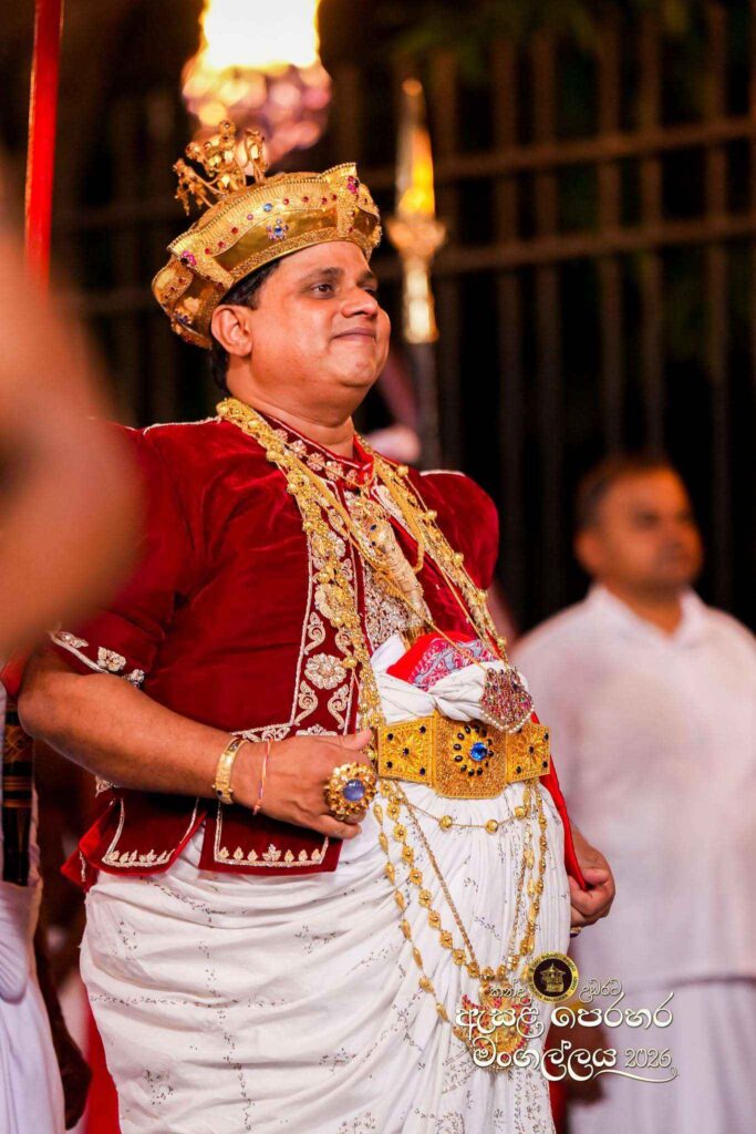 ඓතිහාසික මහනුවර ඇසළ පෙරහැර මංගල්‍යයේ අසිරිය - ඡායාරූප විශේෂාංගය