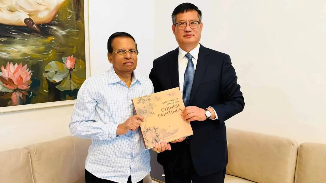 මෙරට නව චීන තානාපති සහ හිටපු ජනපති මෛත්‍රී අතර හමුවක්