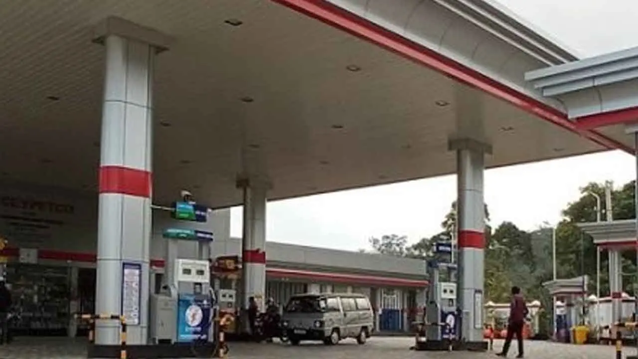 ඉන්ධන ගැටලුවට විසදුම් ලෙස නව ඉන්ධන පිරවුම්හල් පිහිටුවීමට රජයේ අවධානය