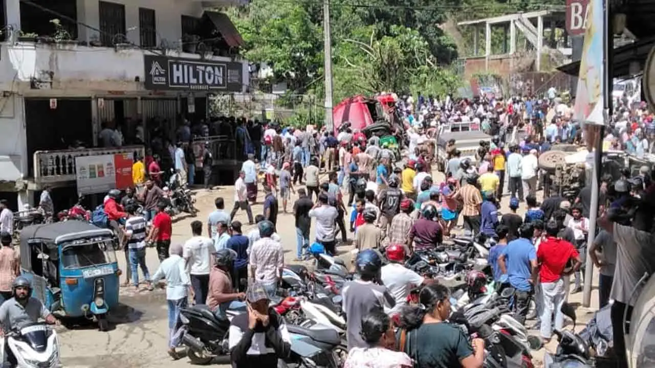 අකුරණ අනතුරින් පුද්ගලයින් සිව්දෙනෙකු ජීවිතක්ෂයට