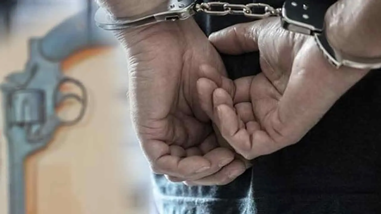 ගිනිඅවියක් සමග පුද්ගලයෙකු ඔරුගොඩවත්තේ දී අත්අඩංගුවට